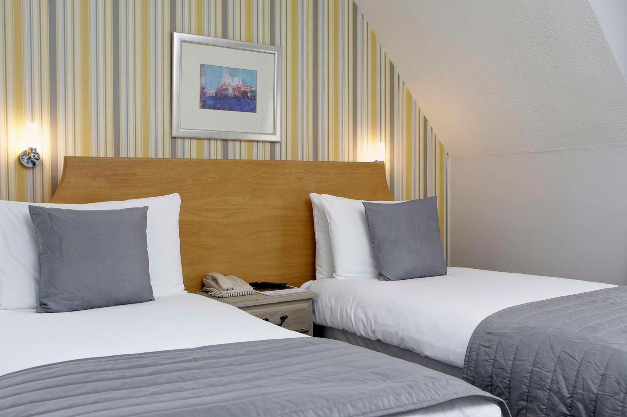 Western Calcot Hotel 3*
