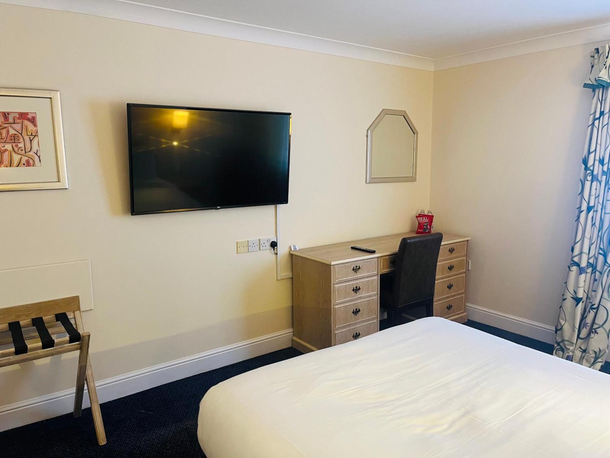 Western Calcot Hotel 3*