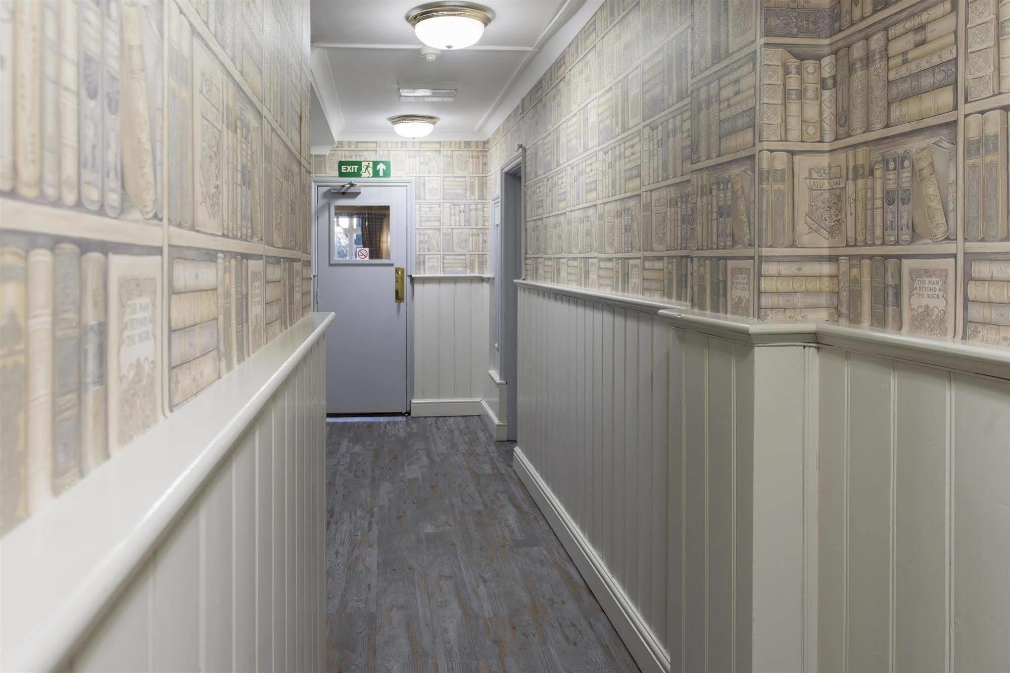 Western Calcot Hotel