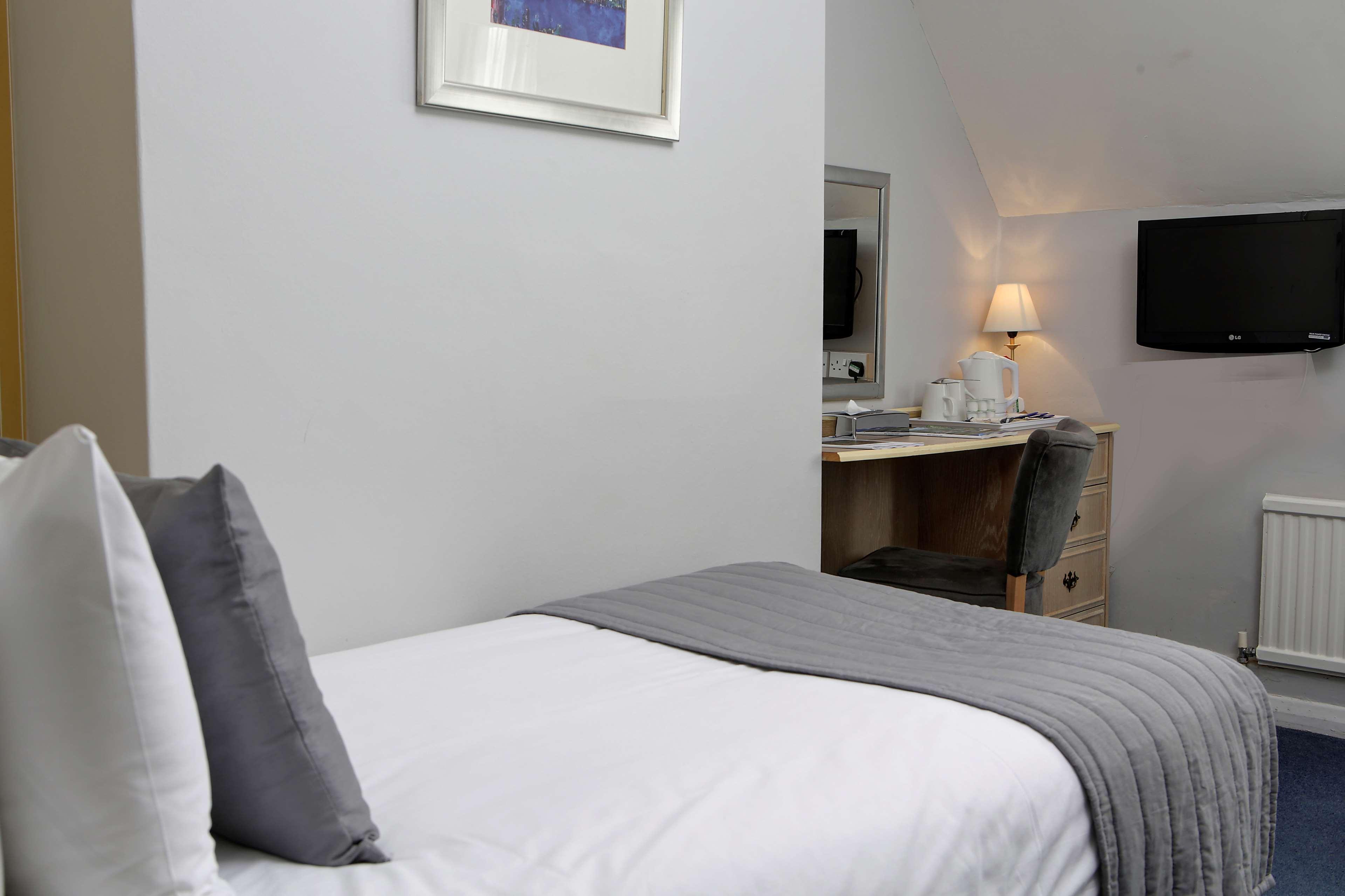 Western Calcot 3*