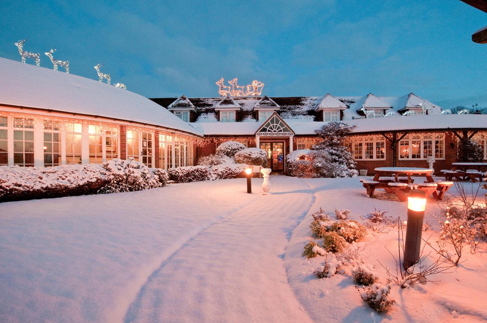 Western Calcot Hotel 3*