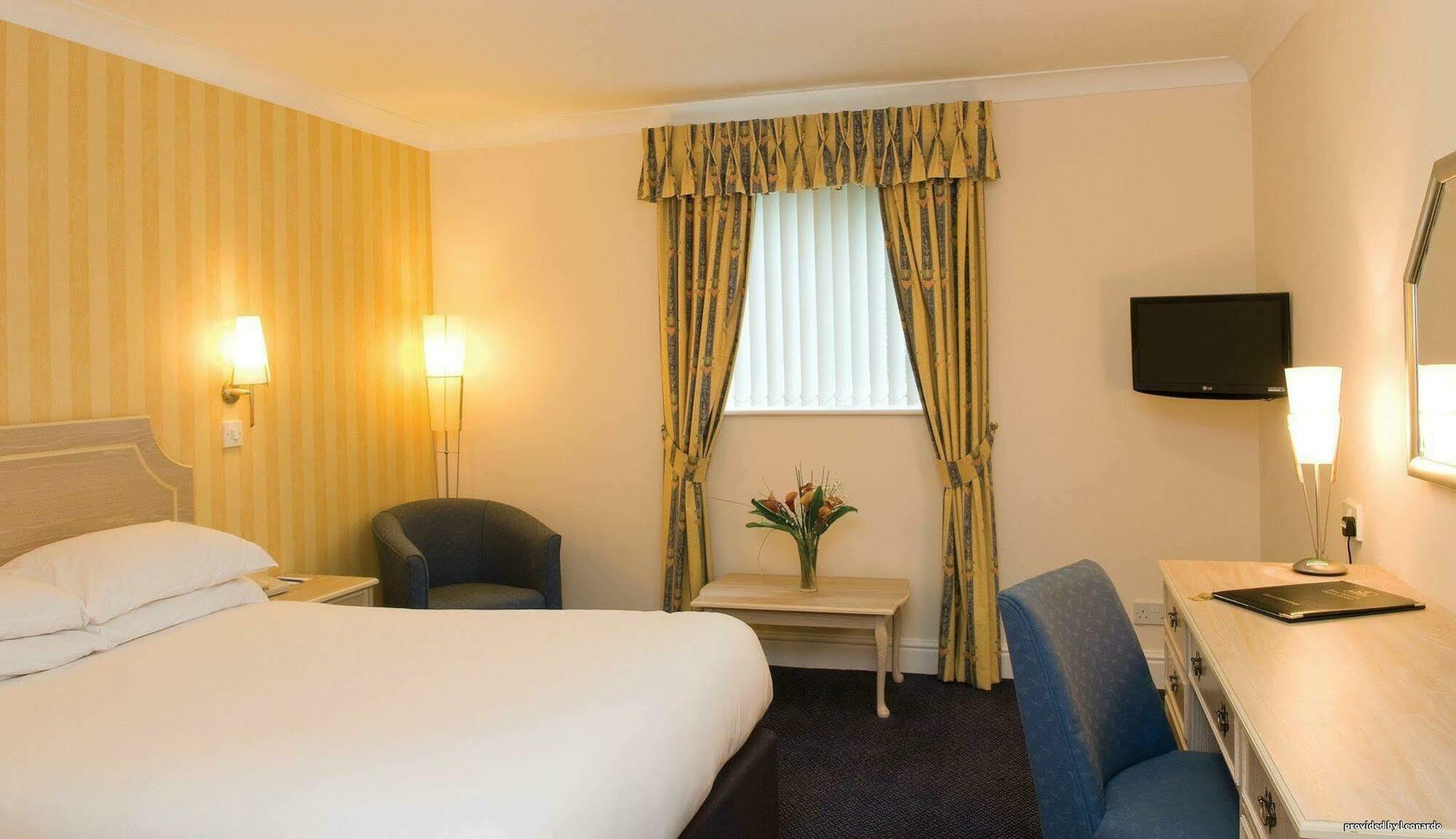 Western Calcot Hotel