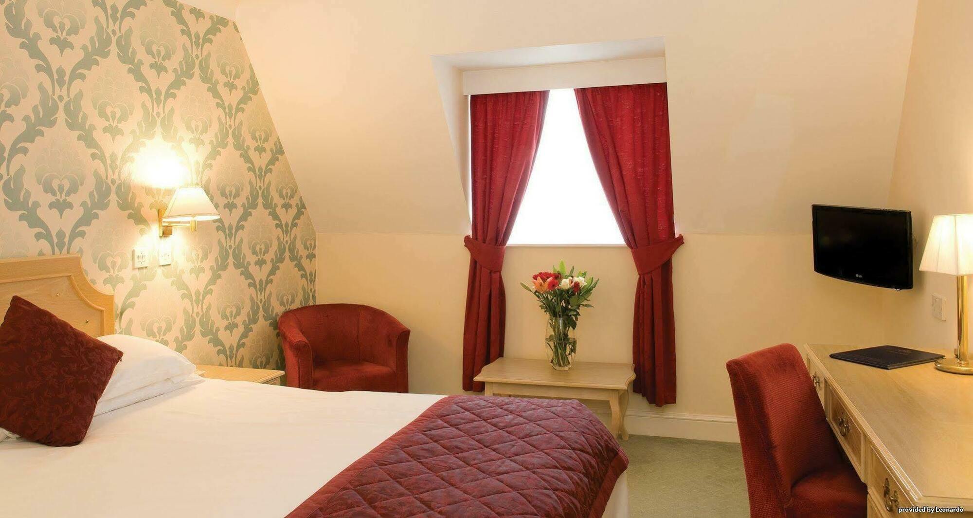 Western Calcot 3*
